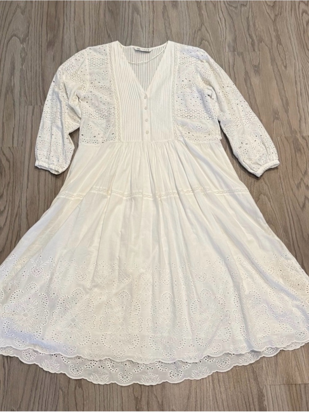 ZARA EMBROIDERED MIDI DRESS OYSTER WHITE V-NECK Medium Eyelet Dress